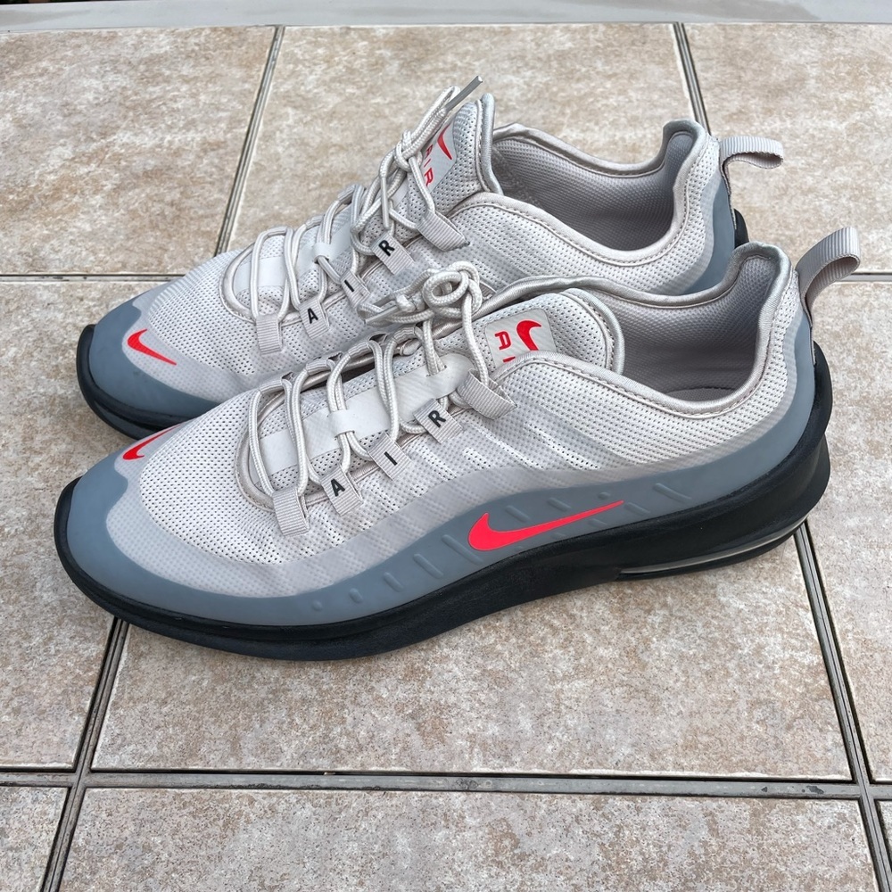 Nike air max axis desert sand bright crimson